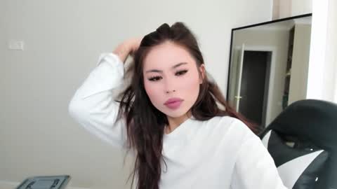 Snapshot of may_mia chatting on October 26, 4:29 am Mia online show from October 26, 4:29 am