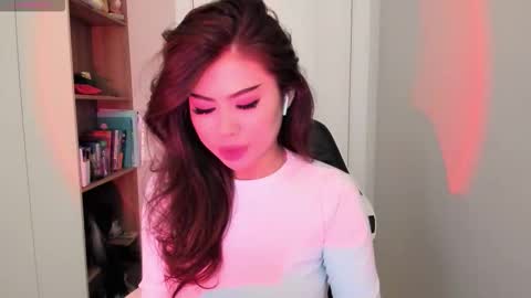 Snapshot of may_mia chatting on December 17, 3:12 am Mia online show from December 17, 3:12 am