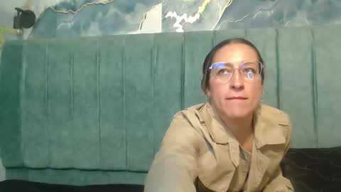 Snapshot of maya25_ chatting on September 19, 12:17 pm Maya online show from September 19, 12:17 pm