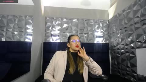 Snapshot of maya25_ chatting on October 6, 10:51 pm Maya online show from October 6, 10:51 pm
