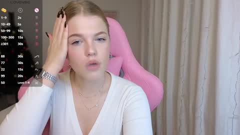 Maya online show from December 14, 3:18 am