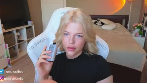 Maya online show from April 11, 3:33 am