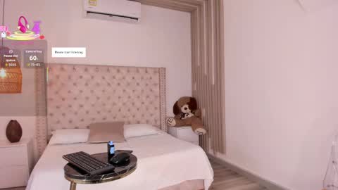 Snapshot of maya_blue_ chatting on October 17, 3:53 am Maya online show from October 17, 3:53 am