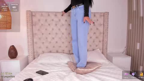 Snapshot of maya_blue_ chatting on October 21, 4:13 am Maya online show from October 21, 4:13 am