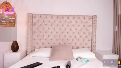 Snapshot of maya_blue_ chatting on October 27, 3:43 am Maya online show from October 27, 3:43 am