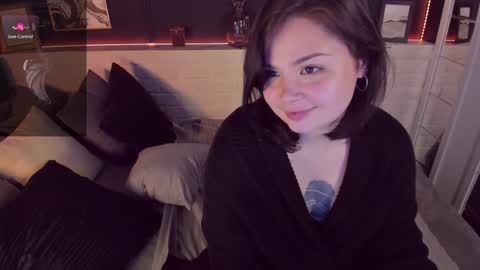 Woman online show from December 14, 3:36 pm