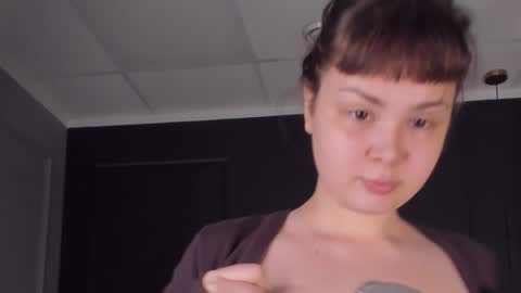 Woman online show from December 19, 2:02 pm