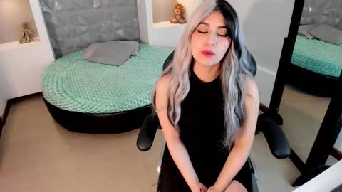 Snapshot of maya_rivers chatting on October 28, 4:16 am Maya online show from October 28, 4:16 am