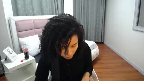 Snapshot of mayaa_ross chatting on December 14, 3:18 am Maya online show from December 14, 3:18 am