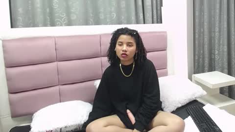 Snapshot of mayaa_ross chatting on February 26, 8:48 am Maya online show from February 26, 8:48 am