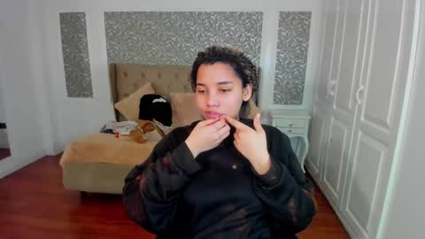Snapshot of mayaa_ross chatting on September 26, 3:54 am Maya online show from September 26, 3:54 am
