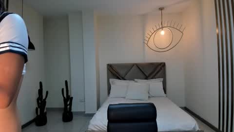 M A Y A    H O F F M A N online show from January 17, 11:15 am