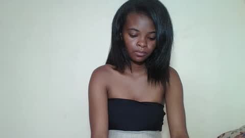 Snapshot of mayalabelle chatting on December 14, 8:20 am mayalabelle online show from December 14, 8:20 am