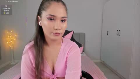 Mia online show from March 1, 1:13 pm