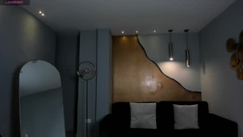 Snapshot of mayamoretti chatting on December 5, 3:48 am Maya online show from December 5, 3:48 am