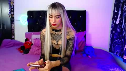 Snapshot of mayaredd chatting on March 7, 12:48 am mayaredd online show from March 7, 12:48 am