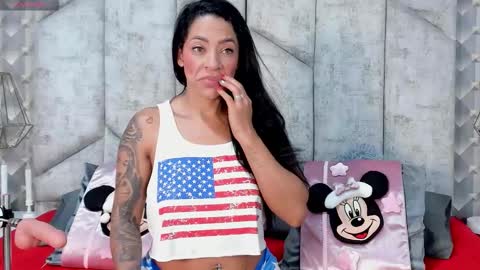 Nicolle Ruselle   Hello my lovely  schedule for great fun from  630 am and end 800 pm Colombian time I wait for you online show from November 23, 10:37 am