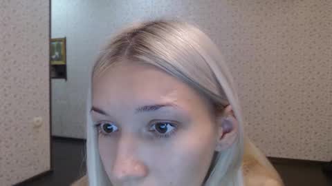 maybe_doll online show from October 9, 6:17 pm