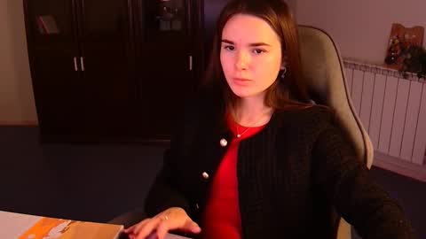 Snapshot of maybloom_ chatting on November 5, 5:40 am maybloom_ online show from November 5, 5:40 am