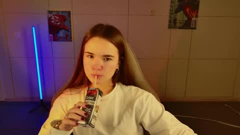 Snapshot of maybloom_ chatting on November 11, 9:20 am maybloom_ online show from November 11, 9:20 am