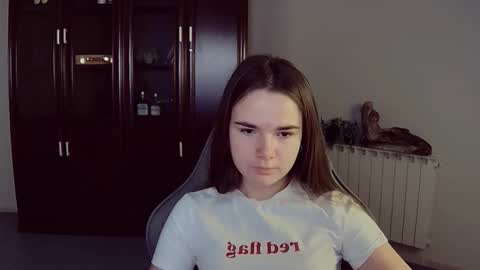 Snapshot of maybloom_ chatting on November 20, 9:20 am maybloom_ online show from November 20, 9:20 am