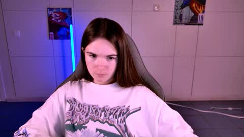 Snapshot of maybloom_ chatting on November 26, 1:12 pm maybloom_ online show from November 26, 1:12 pm