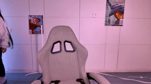 Snapshot of maybloom_ chatting on November 27, 5:26 pm maybloom_ online show from November 27, 5:26 pm