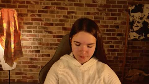 Snapshot of maybloom_ chatting on December 2, 5:02 am maybloom_ online show from December 2, 5:02 am