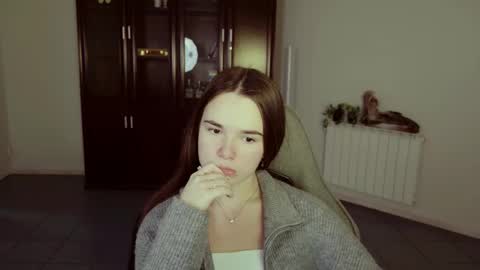 Snapshot of maybloom_ chatting on December 5, 5:16 am maybloom_ online show from December 5, 5:16 am