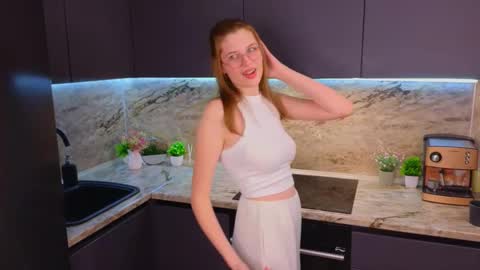 Snapshot of maydabarrick chatting on February 12, 1:06 pm Mia online show from February 12, 1:06 pm