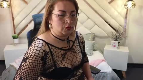 Mailyn online show from February 17, 10:47 pm