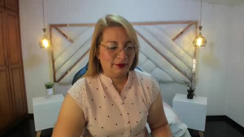 Mailyn online show from March 8, 11:48 am