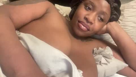 mayluvsu online show from March 18, 5:43 am