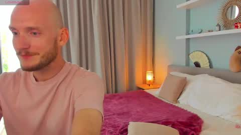 Snapshot of maypeach chatting on February 23, 6:28 am Angie Alex online show from February 23, 6:28 am