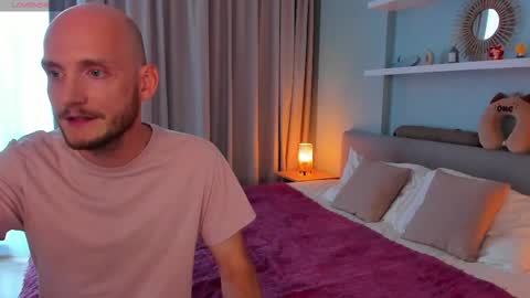 Snapshot of maypeach chatting on March 8, 8:22 am Angie Alex online show from March 8, 8:22 am