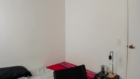 Snapshot of mazikeen_18 chatting on February 17, 1:18 pm mazikeen_18 online show from February 17, 1:18 pm