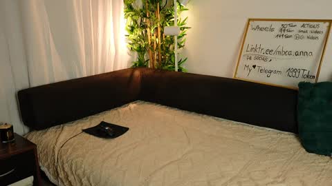 Snapshot of mbca chatting on January 11, 5:40 pm Anna IG mbca anna online show from January 11, 5:40 pm