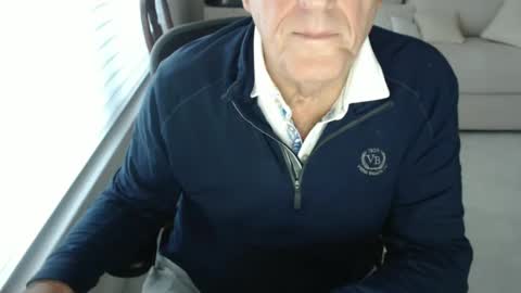 Snapshot of mbeastie chatting on December 5, 10:01 pm Beastie online show from December 5, 10:01 pm