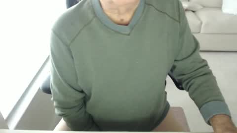 Snapshot of mbeastie chatting on December 23, 4:17 pm Beastie online show from December 23, 4:17 pm