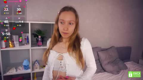 Snapshot of mckenziedyen chatting on December 2, 6:19 am Mary online show from December 2, 6:19 am