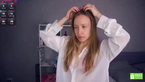 Snapshot of mckenziedyen chatting on December 16, 6:29 am Mary online show from December 16, 6:29 am