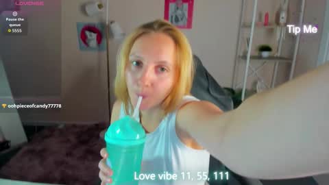 Snapshot of me1issa_bell chatting on February 20, 6:26 am Melissa online show from February 20, 6:26 am