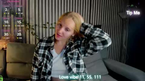 Snapshot of me1issa_bell chatting on February 25, 1:04 am Melissa online show from February 25, 1:04 am