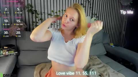 Snapshot of me1issa_bell chatting on March 4, 1:22 am Melissa online show from March 4, 1:22 am