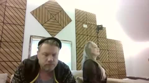 me2283 online show from April 28, 7:52 pm