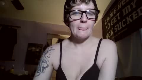 Snapshot of meateater7455 chatting on March 5, 11:27 pm meateater7455 online show from March 5, 11:27 pm