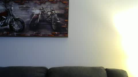 Snapshot of meathome3 chatting on January 15, 1:52 pm me at home online show from January 15, 1:52 pm