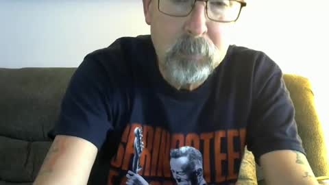 Snapshot of meathome3 chatting on January 29, 1:49 pm me at home online show from January 29, 1:49 pm