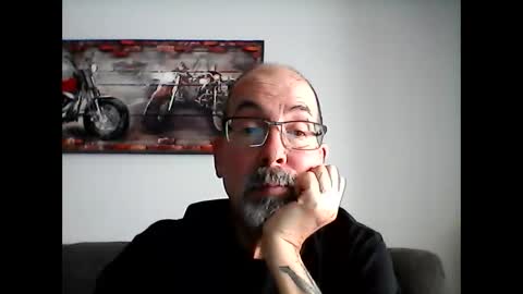 Snapshot of meathome3 chatting on February 21, 6:37 pm me at home online show from February 21, 6:37 pm