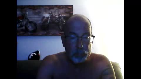 Snapshot of meathome3 chatting on November 7, 5:18 am me at home online show from November 7, 5:18 am